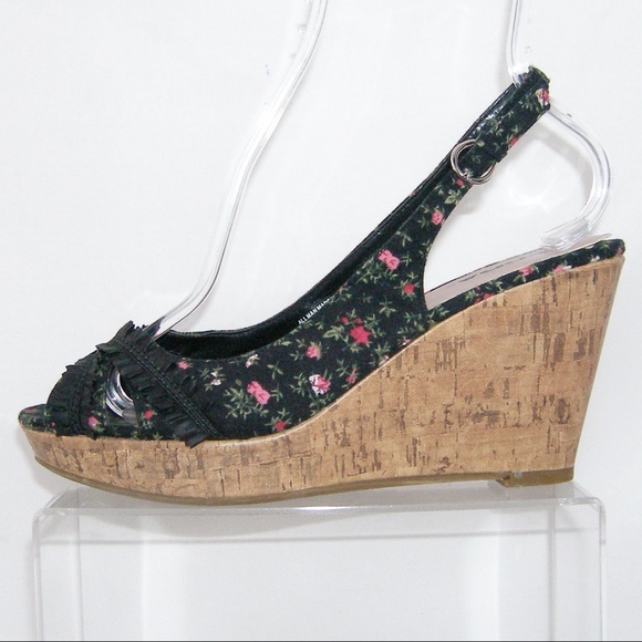 Soda 'Tiffy' floral ruffle buckle slingbacks 8.5 - Picture 4 of 8